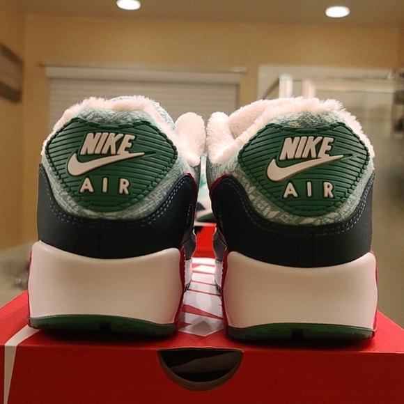 AIR MAX 90 'CHRISTMAS SWEATER' - Picture 6 of 9